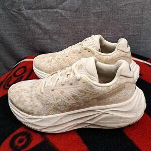 %Size 8 Salomon Aero Glide 2 Vanilla/White Road Running Sneaker Women's / A 39